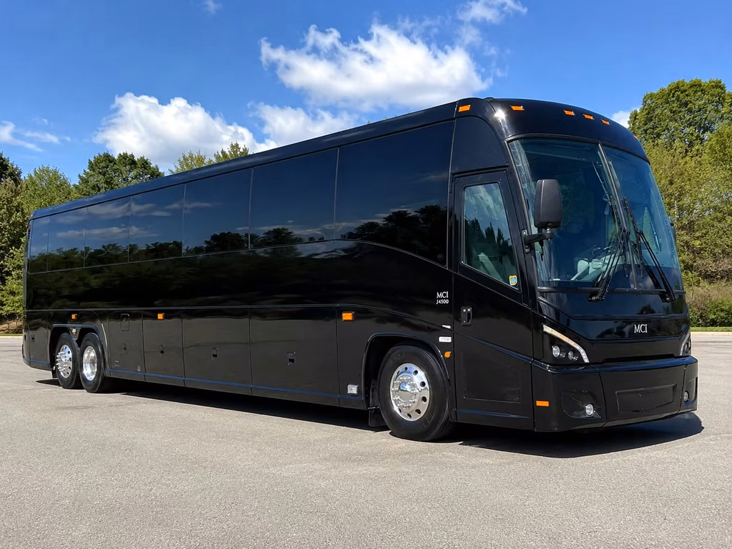 shuttle buses for lakeland employee commutes and daily office transportation